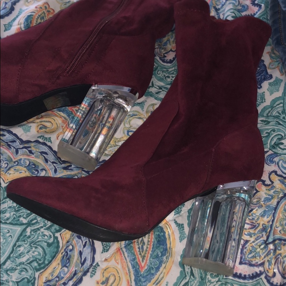 Cute heels. Maroon color